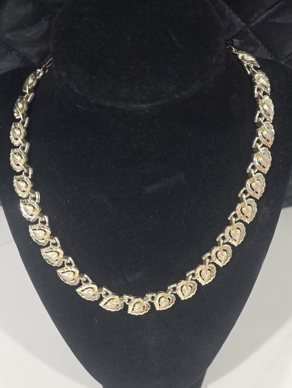 Elegant Silver Tone Leaf Link Necklace
